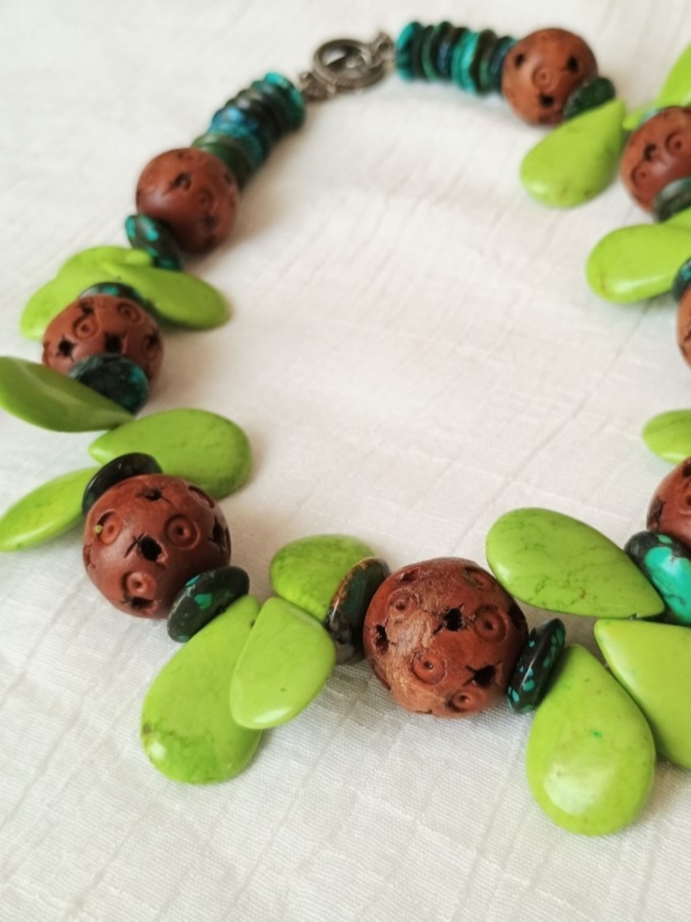 🌀 MAXIMALIST VIBES 🌀 Y2K Artisan Howlite, Turquoise & Wood Statement Necklace